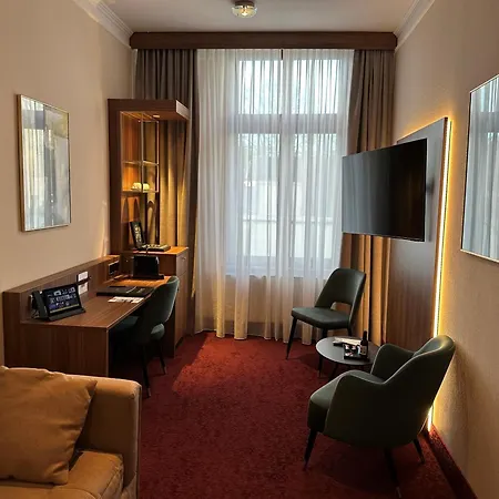 מלון Am Schloss 4*
