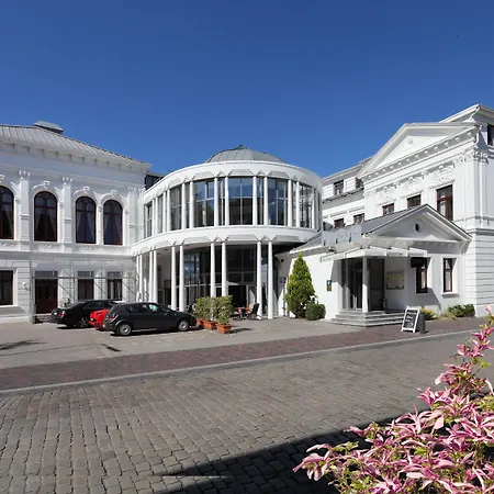 Am Schloss Отель Аурих